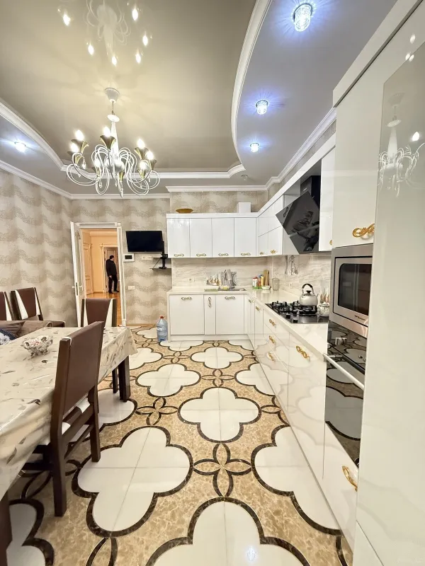 Kirayə verilir 3 otaqlı mənzil 145 m²