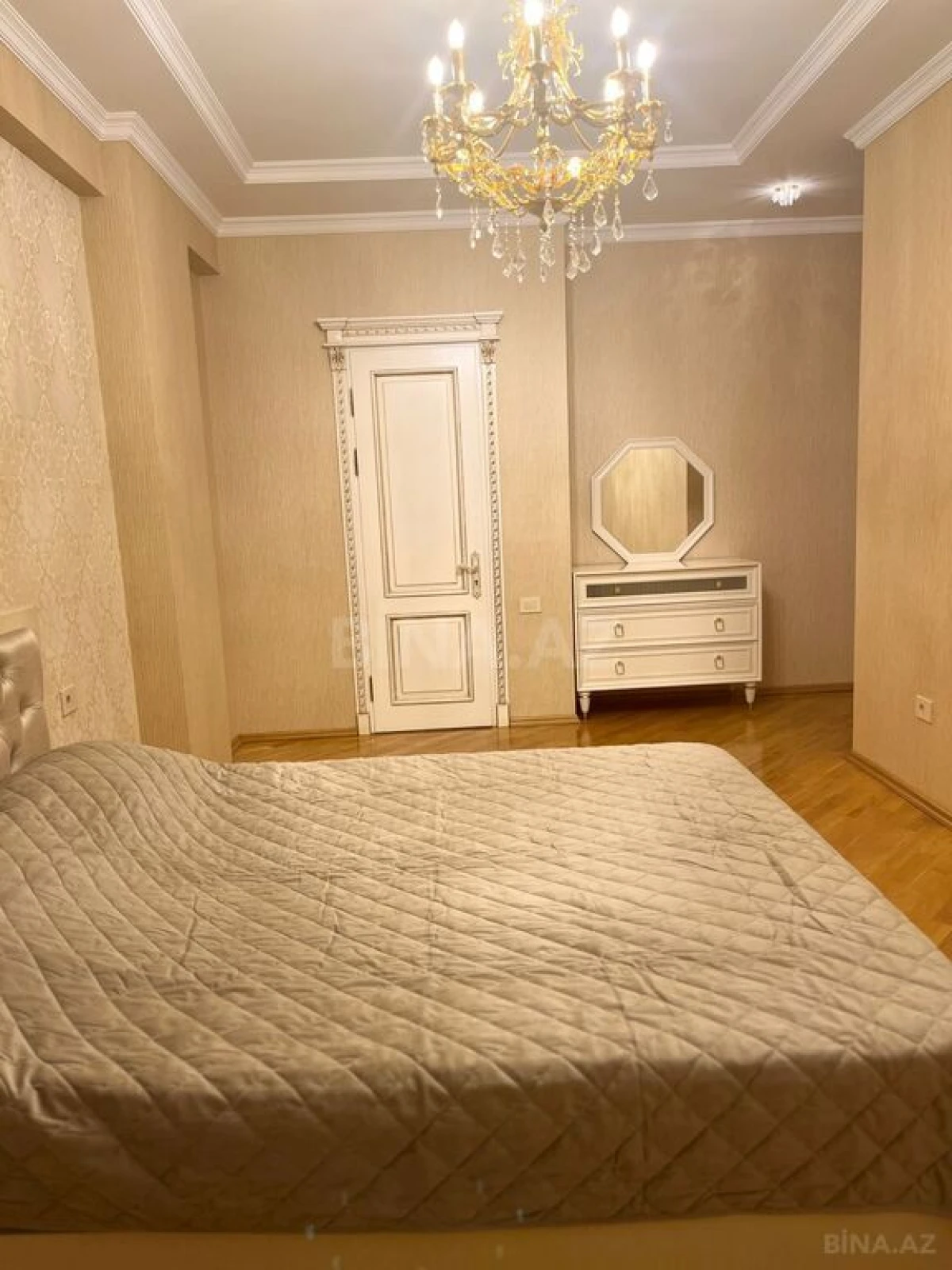 Kirayə verilir 3 otaqlı mənzil 145 m²