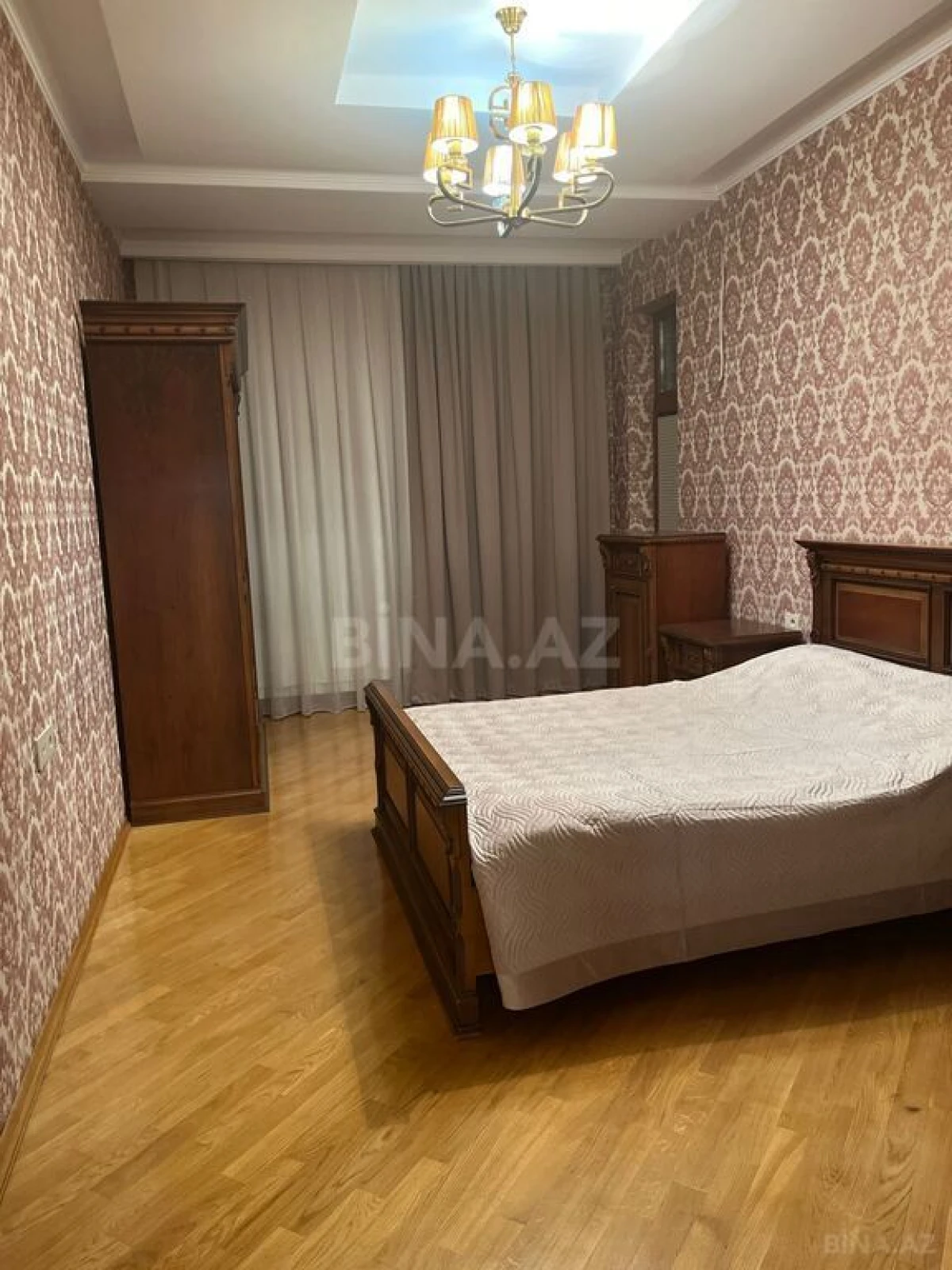 Kirayə verilir 3 otaqlı mənzil 145 m²
