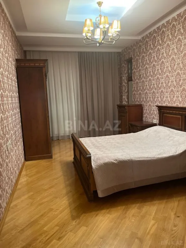 Kirayə verilir 3 otaqlı mənzil 145 m²