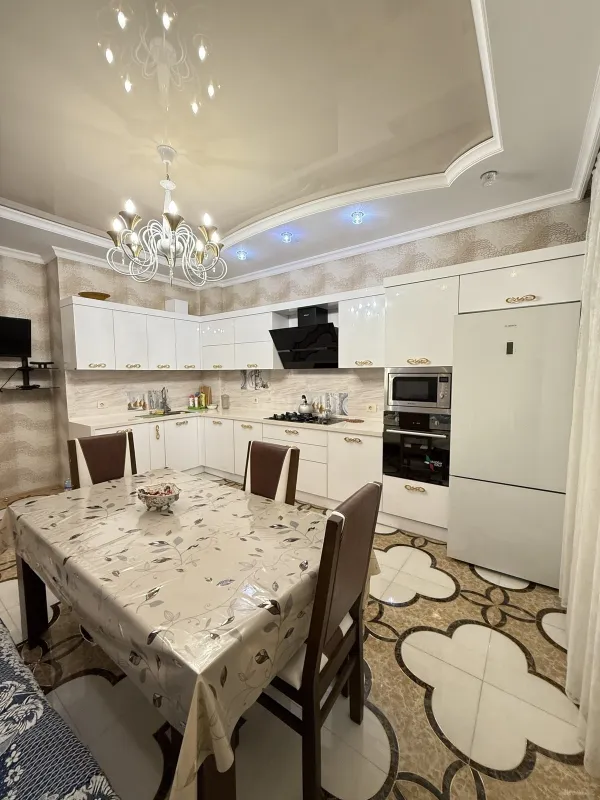 Kirayə verilir 3 otaqlı mənzil 145 m²