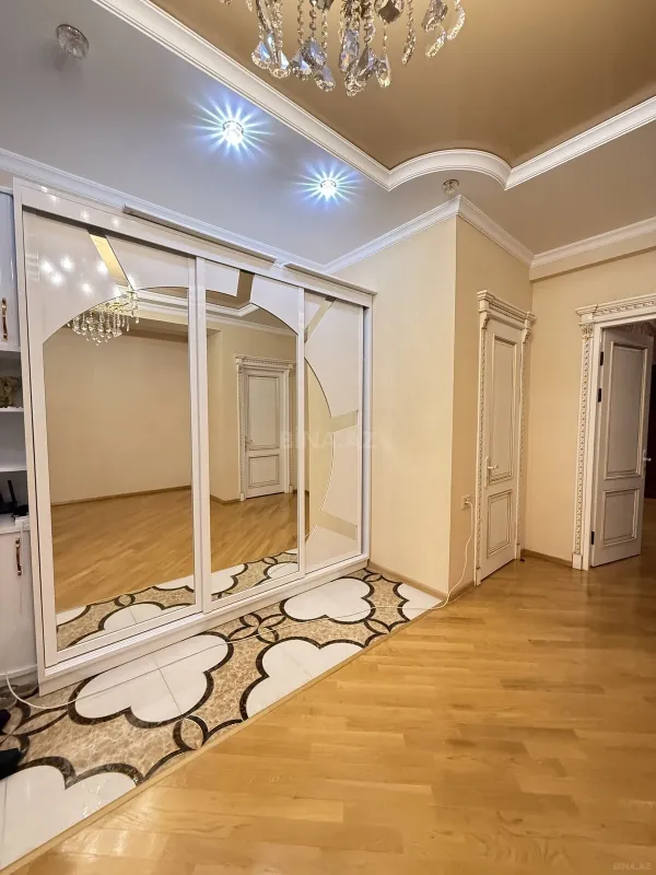 Kirayə verilir 3 otaqlı mənzil 145 m²