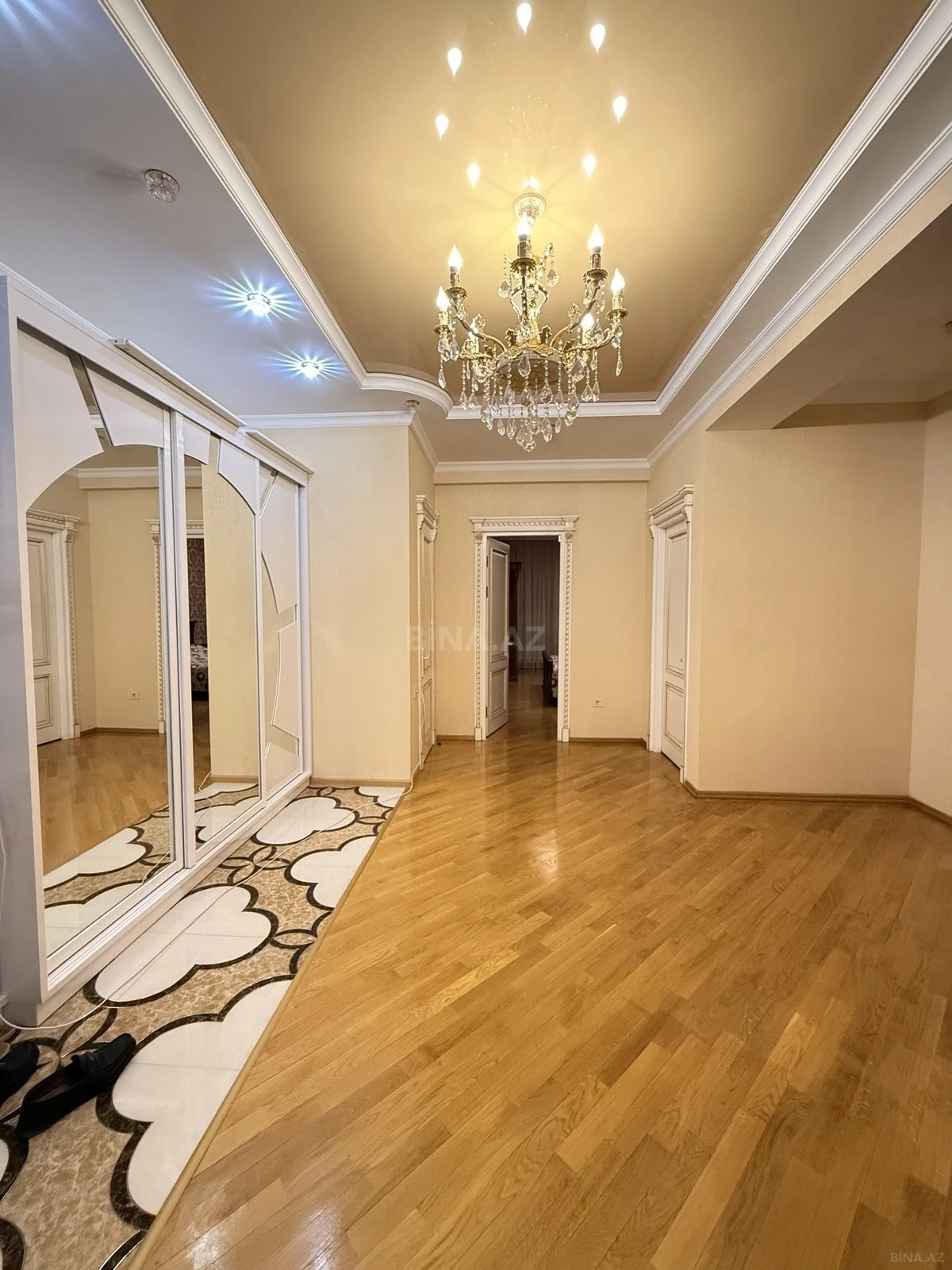 Kirayə verilir 3 otaqlı mənzil 145 m²