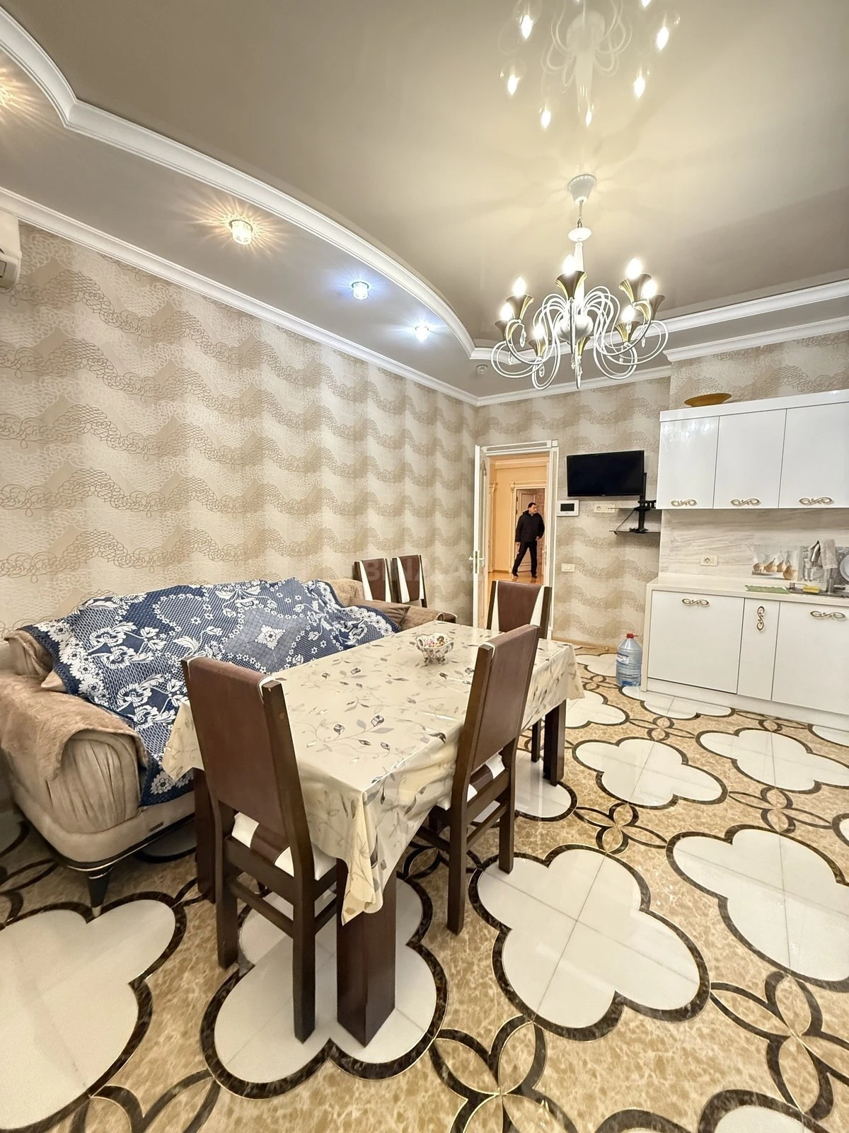Kirayə verilir 3 otaqlı mənzil 145 m²