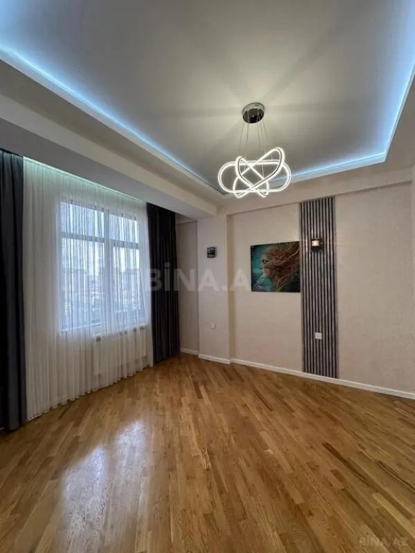 Satılır 3 otaqlı mənzil 127 m²
