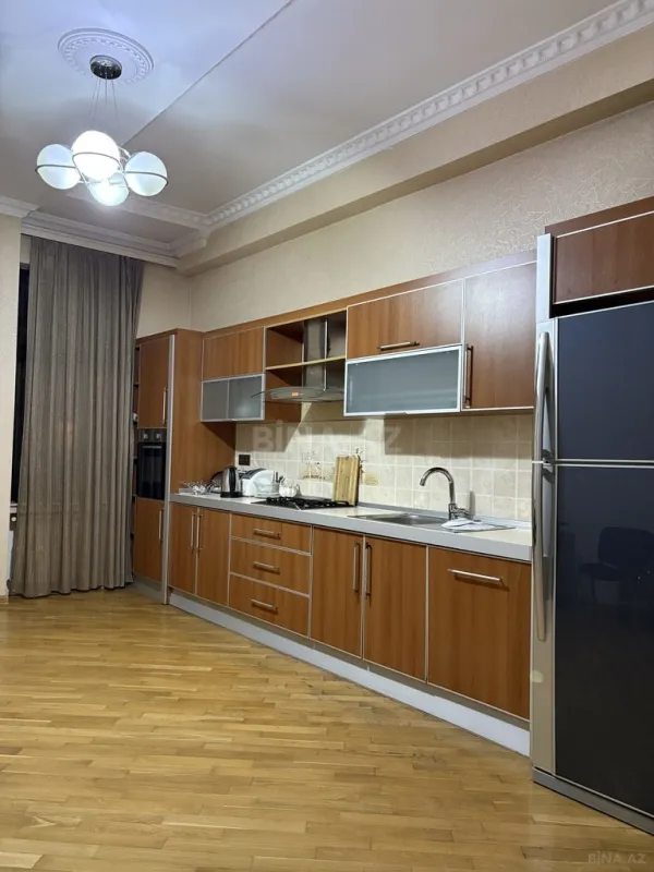 Kirayə verilir 3 otaqlı mənzil 190 m²