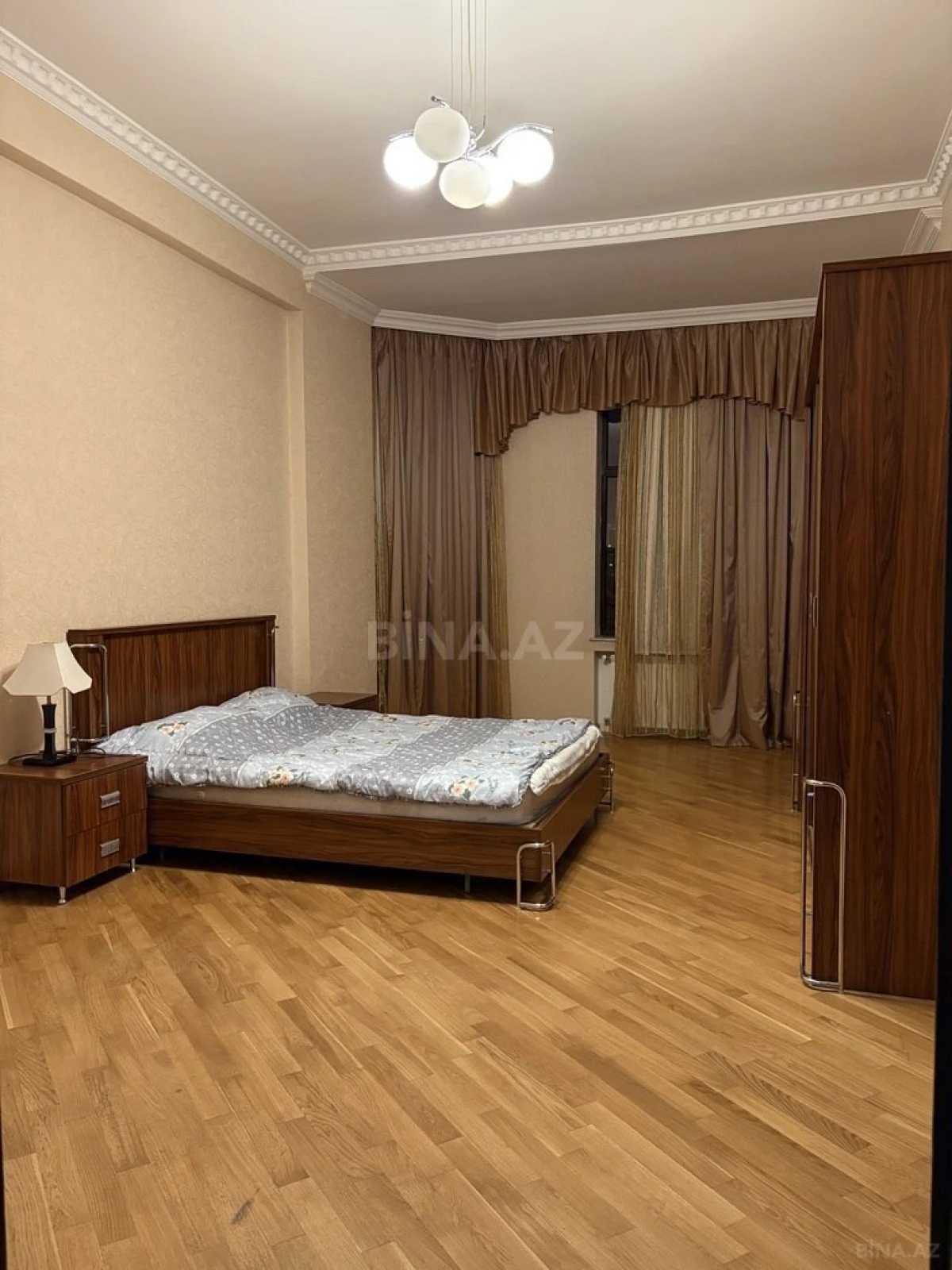 Kirayə verilir 3 otaqlı mənzil 190 m²