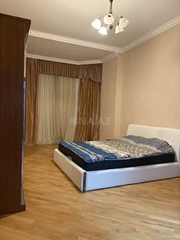 Kirayə verilir 3 otaqlı mənzil 190 m²