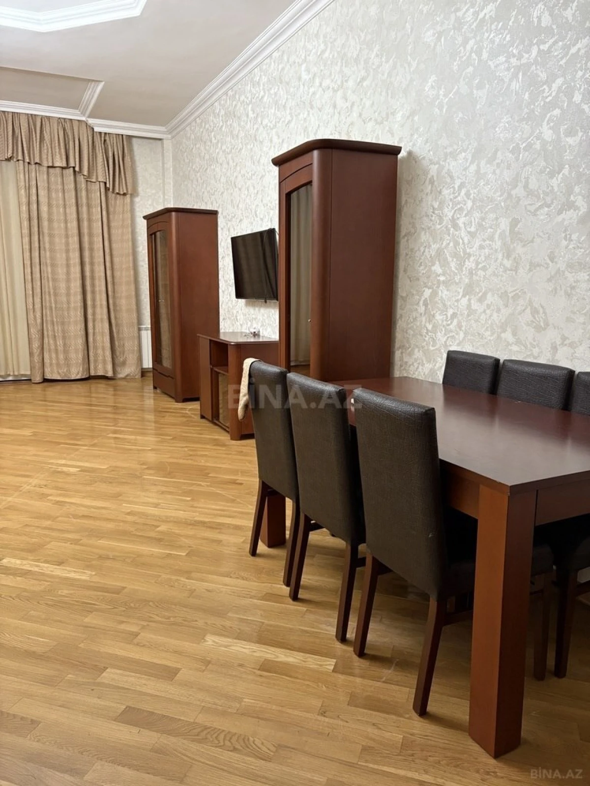 Kirayə verilir 3 otaqlı mənzil 190 m²