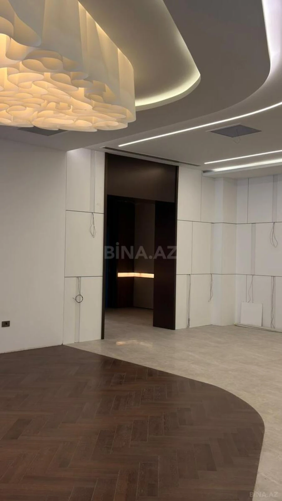 Satılır 4 otaqlı mənzil 238.2 m²