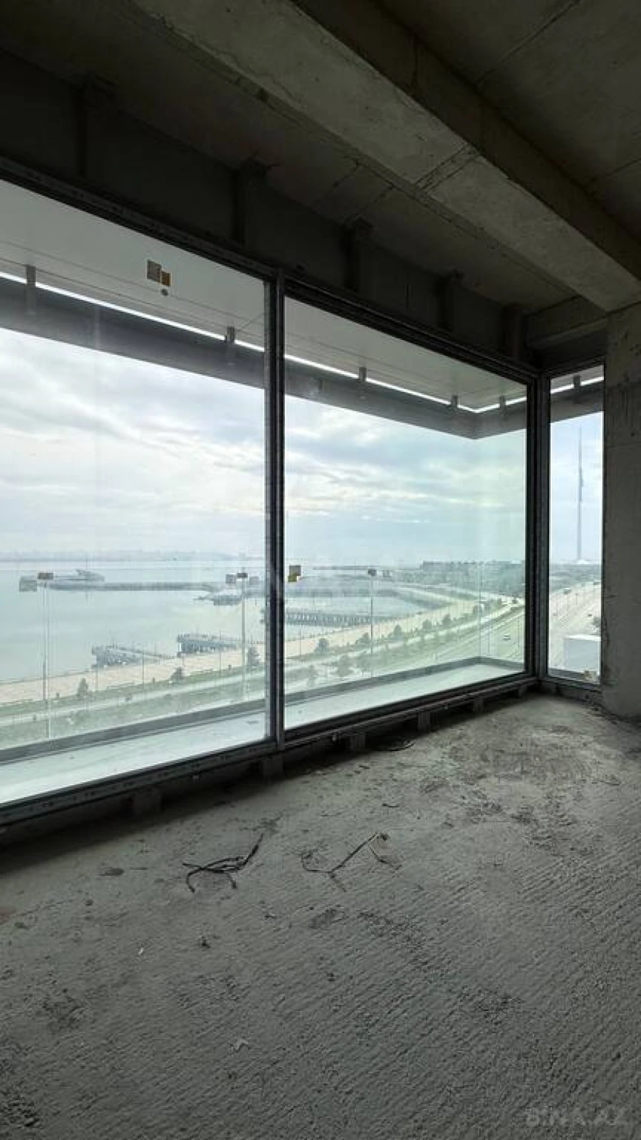 Satılır 4 otaqlı mənzil 238.2 m²