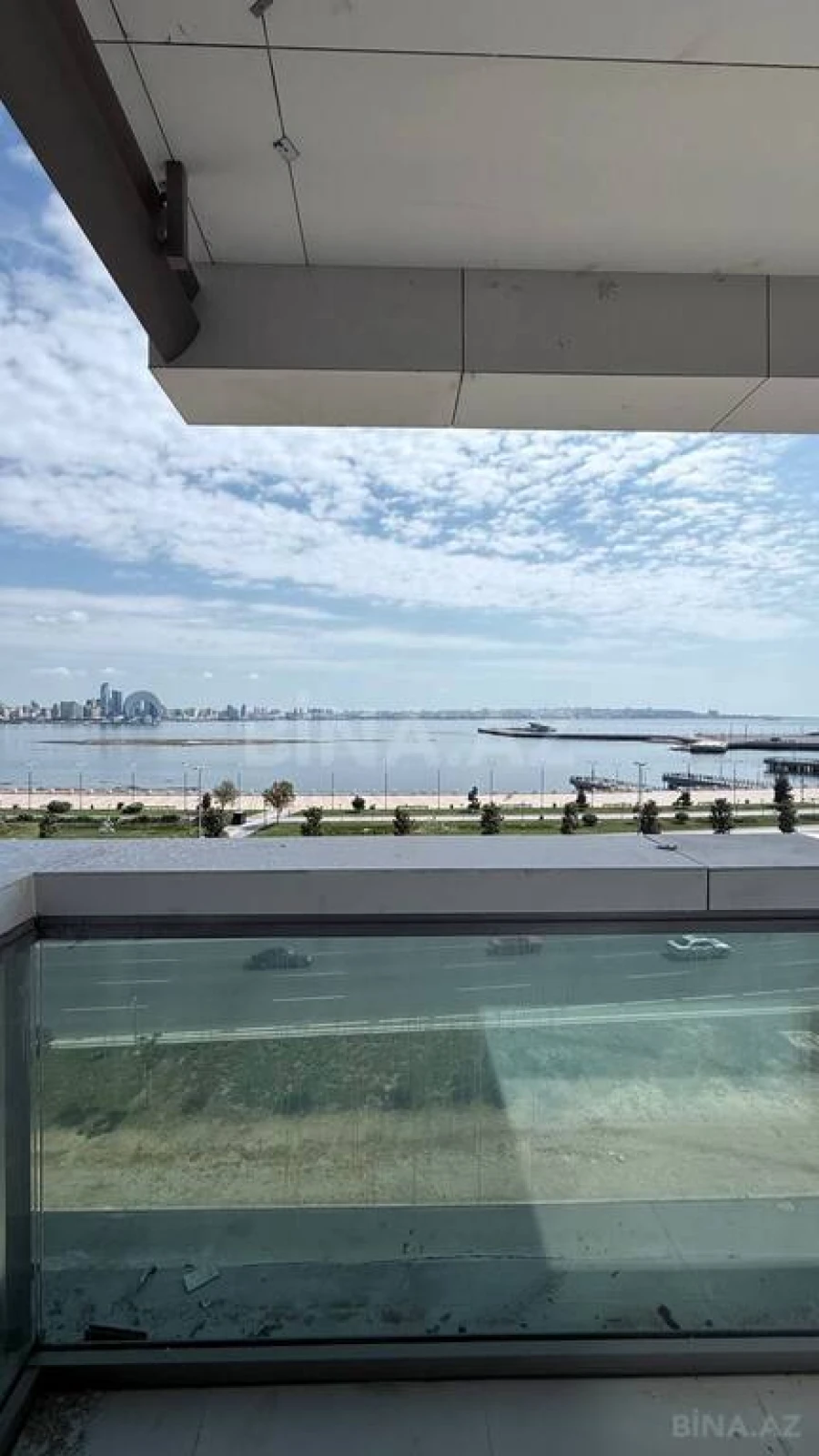 Satılır 4 otaqlı mənzil 238.2 m²