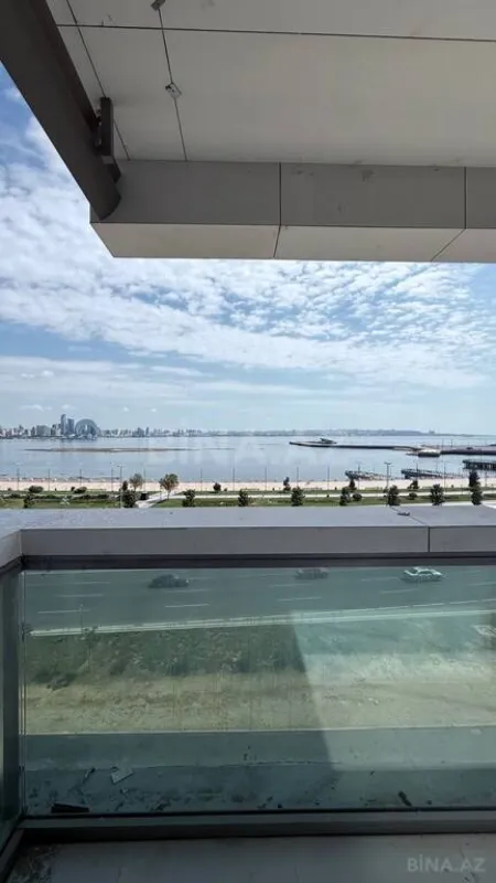 Satılır 4 otaqlı mənzil 238.2 m²