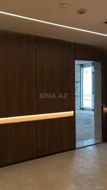 Satılır 4 otaqlı mənzil 238.2 m²