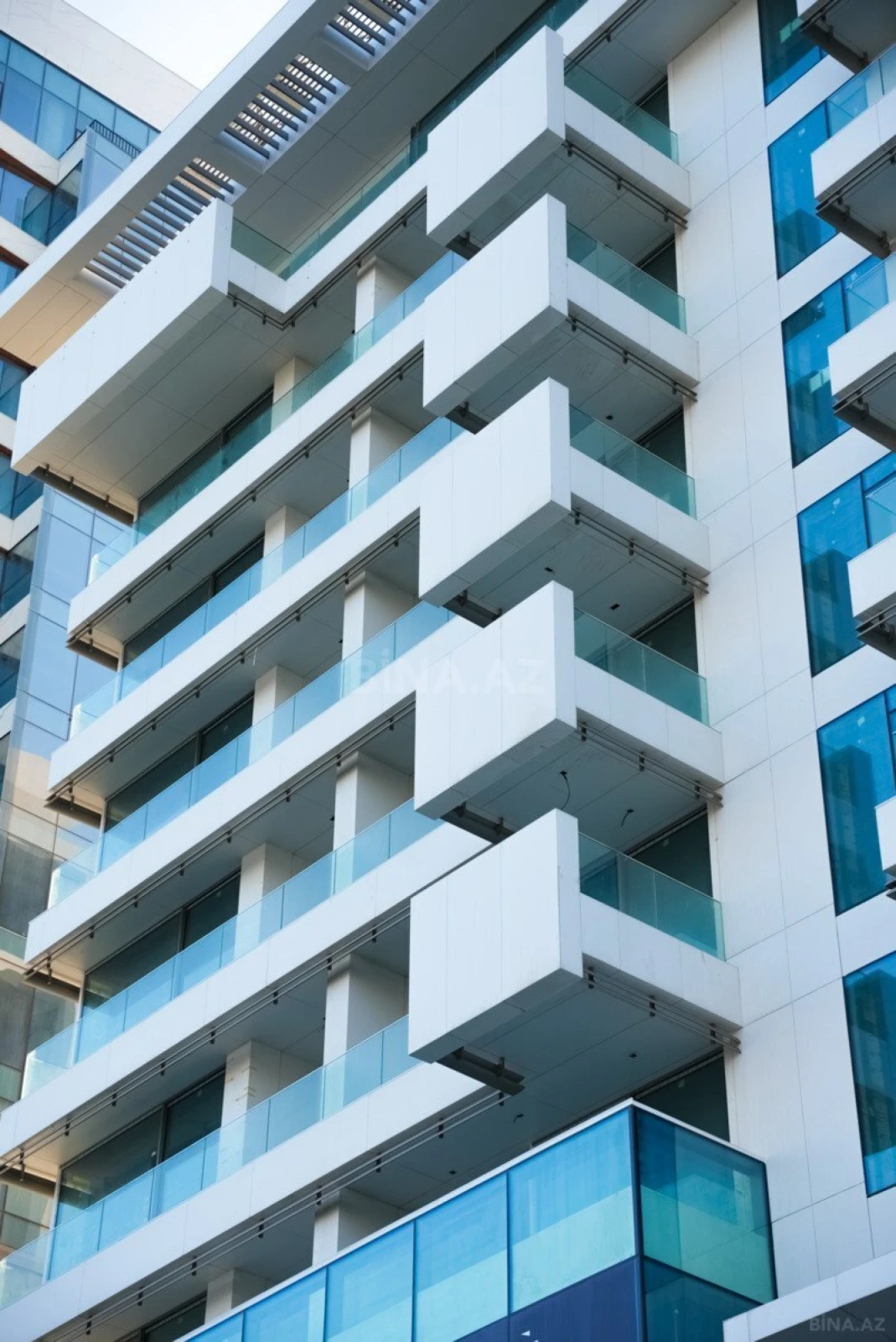 Satılır 4 otaqlı mənzil 238.2 m²