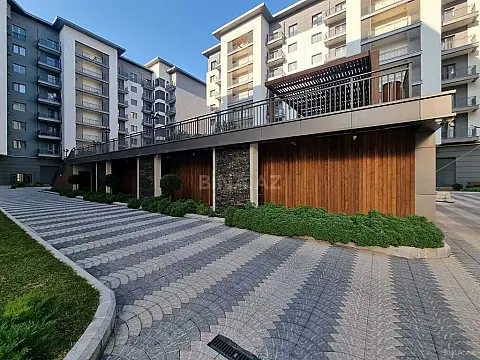 Satılır 5 otaqlı mənzil 253 m²