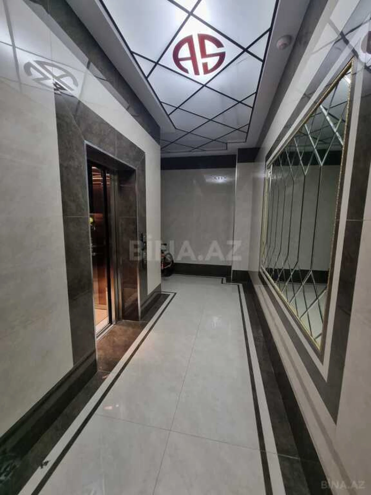 Satılır 5 otaqlı mənzil 253 m²