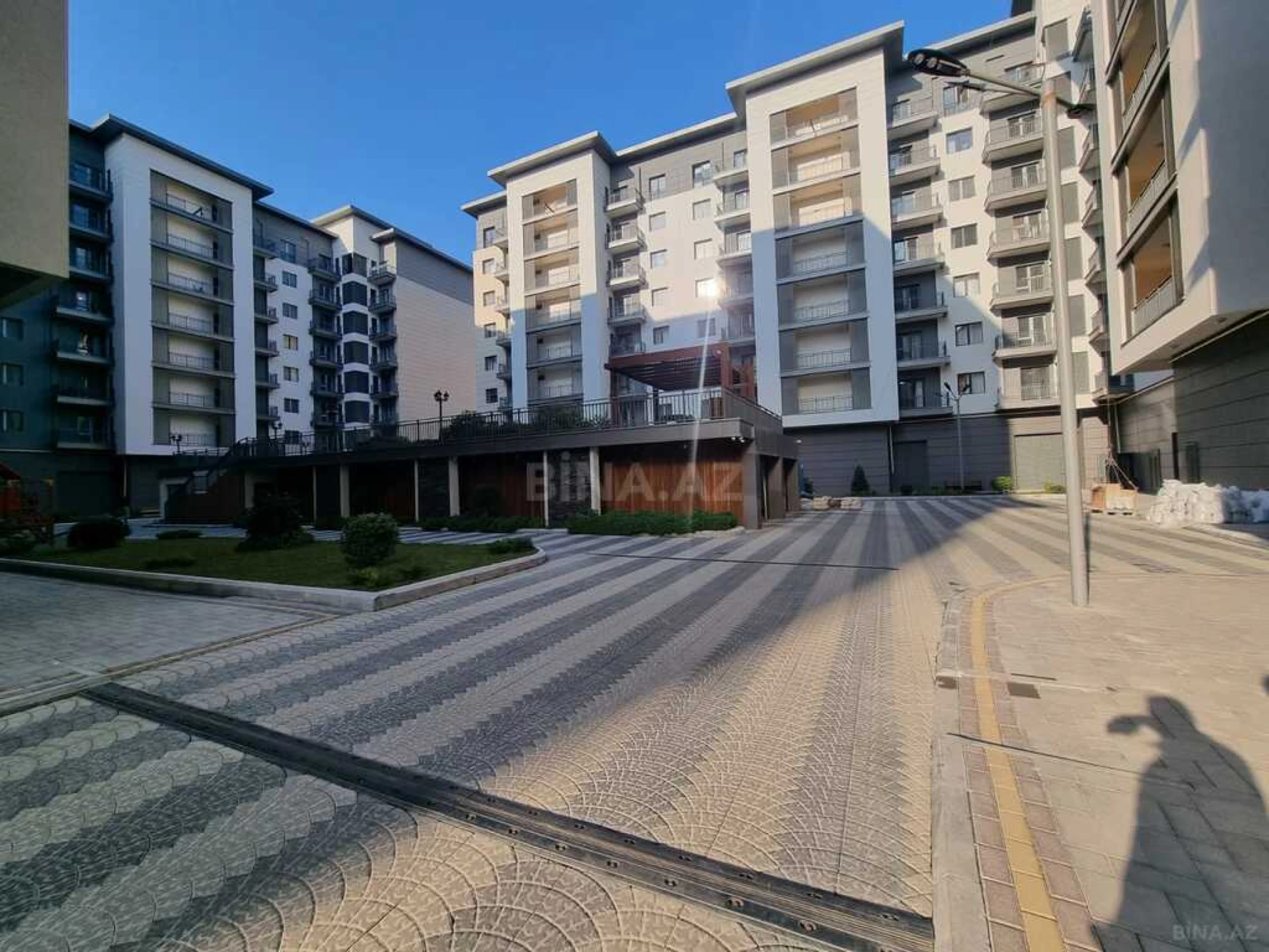 Satılır 5 otaqlı mənzil 253 m²