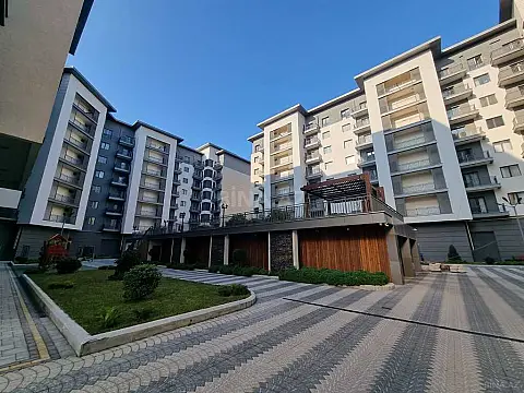 Satılır 5 otaqlı mənzil 253 m²