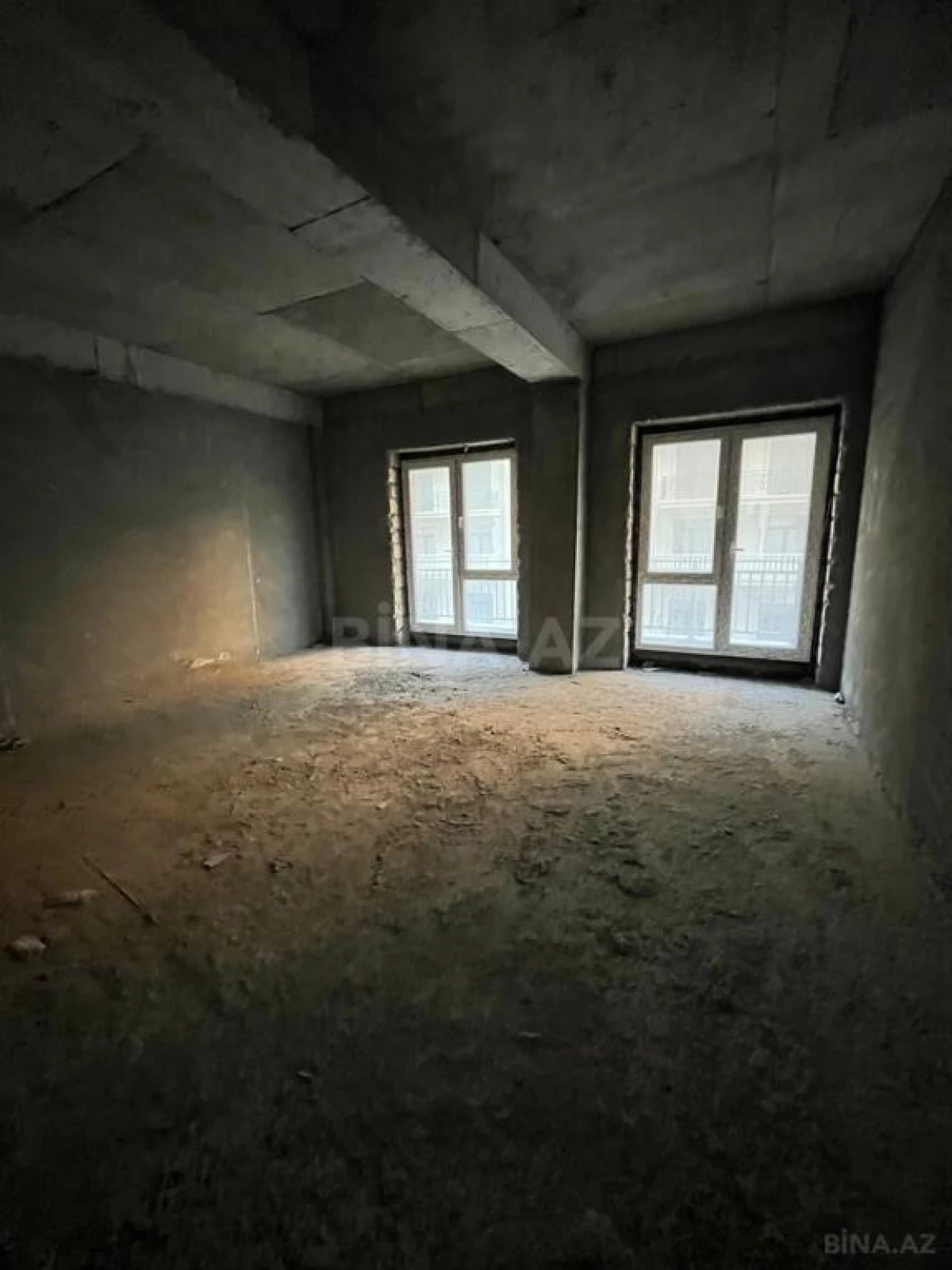 Satılır 5 otaqlı mənzil 253 m²