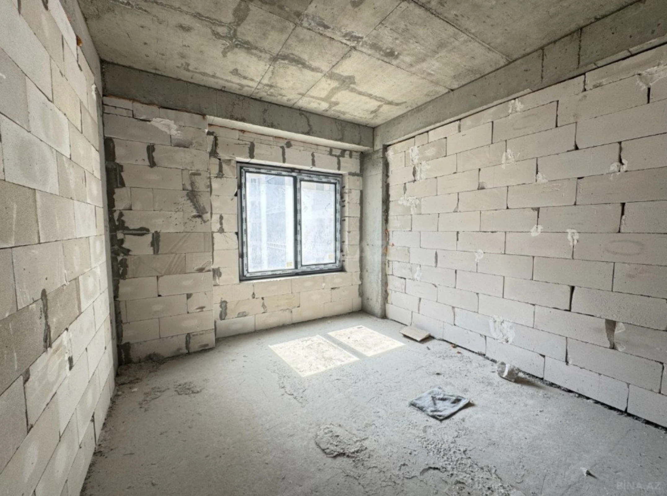 Satılır 5 otaqlı mənzil 253 m²