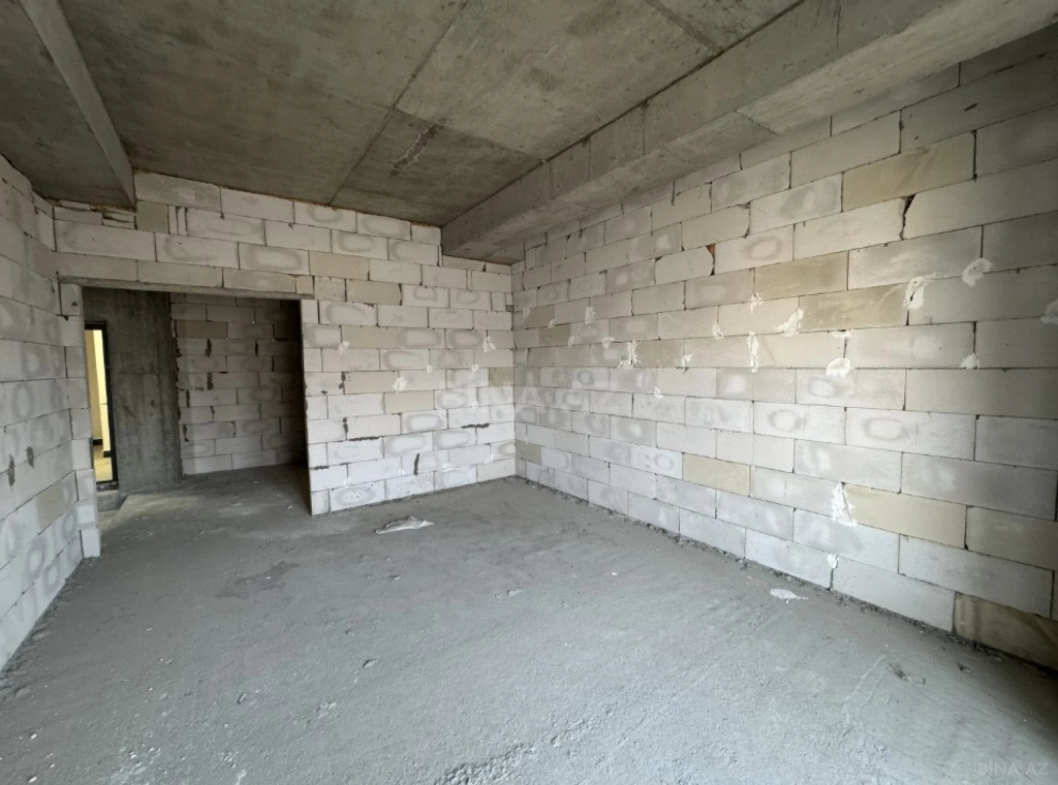 Satılır 5 otaqlı mənzil 253 m²