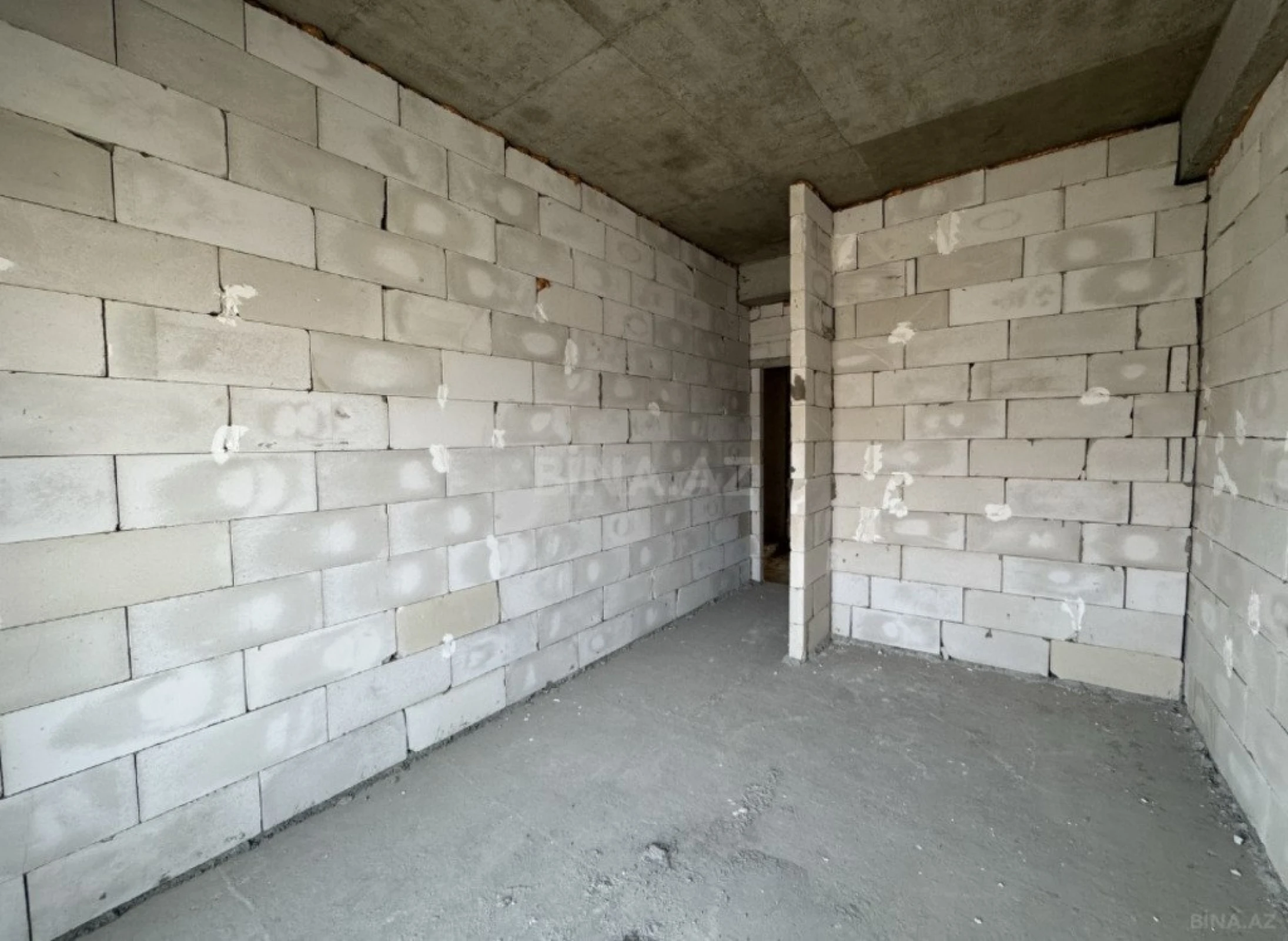 Satılır 5 otaqlı mənzil 253 m²