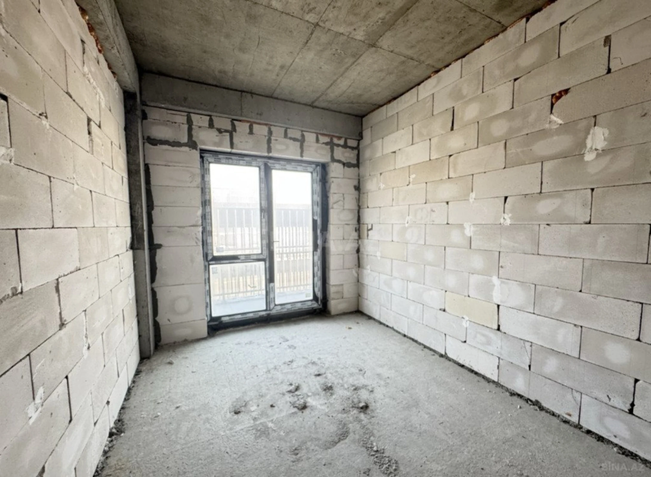 Satılır 5 otaqlı mənzil 253 m²