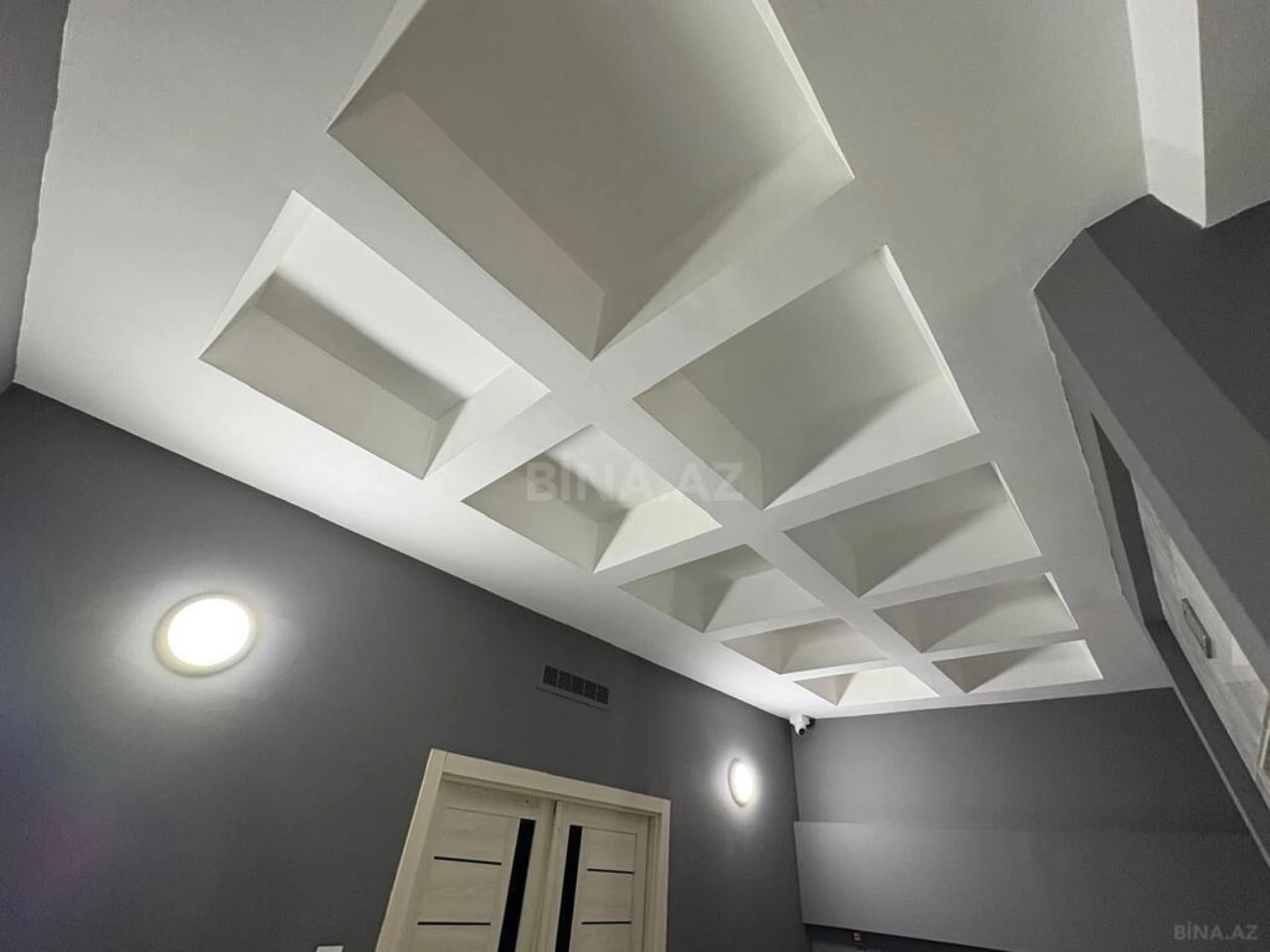 Kirayə verilir 20 otaqlı ofis 2000 m²