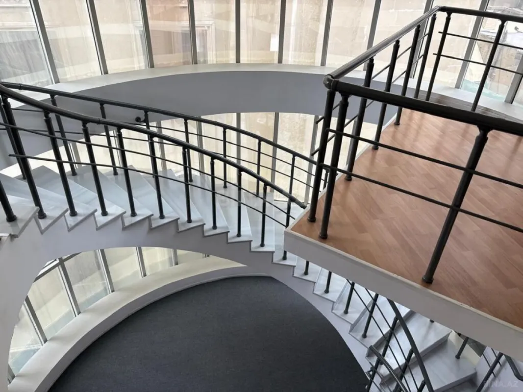 Kirayə verilir 20 otaqlı ofis 2000 m²