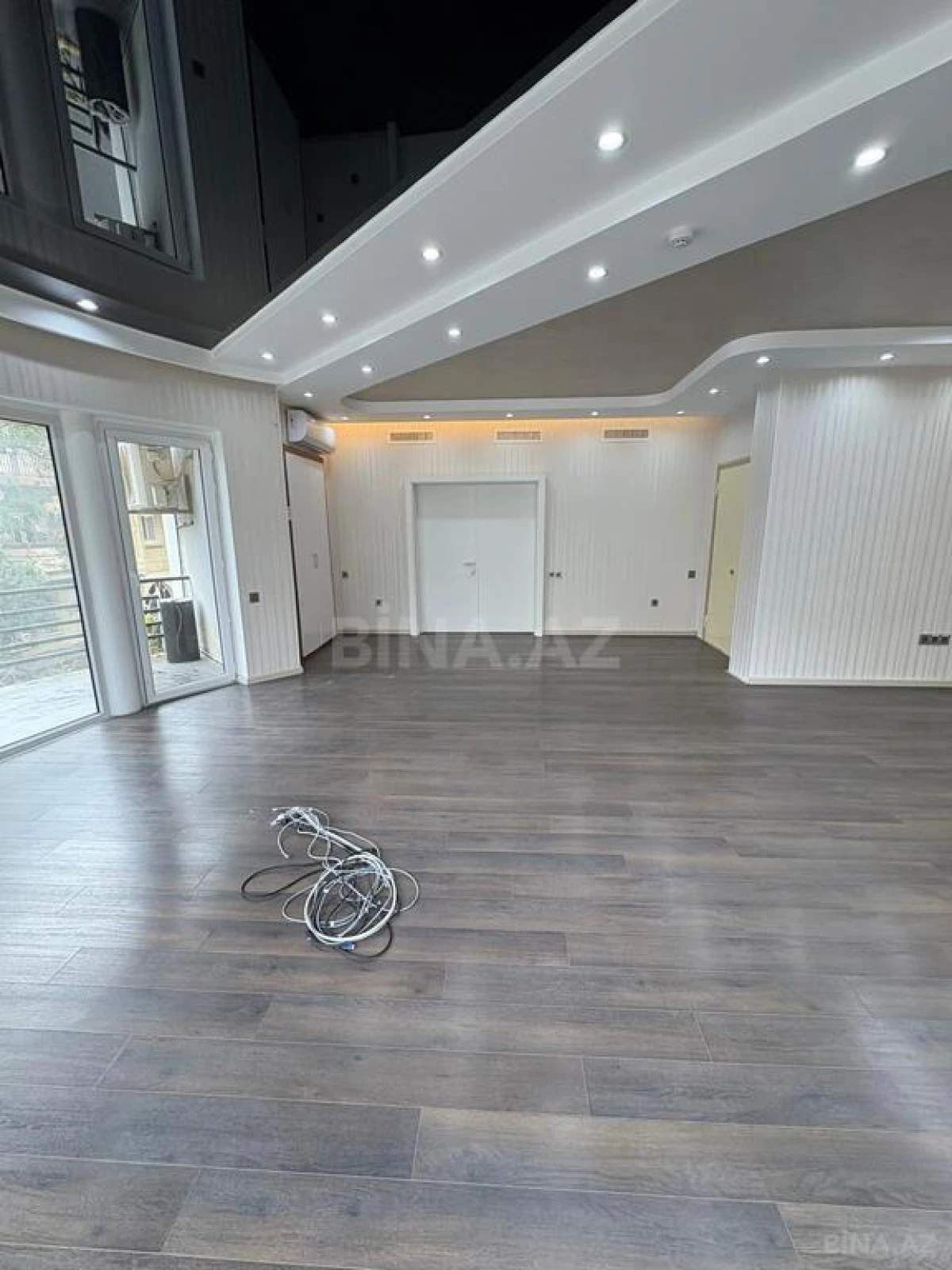 Kirayə verilir 20 otaqlı ofis 2000 m²