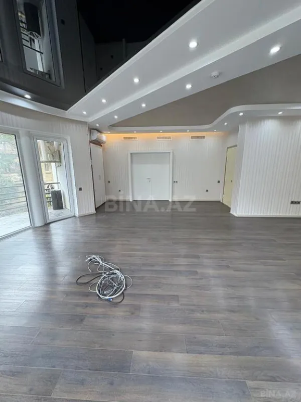 Kirayə verilir 20 otaqlı ofis 2000 m²