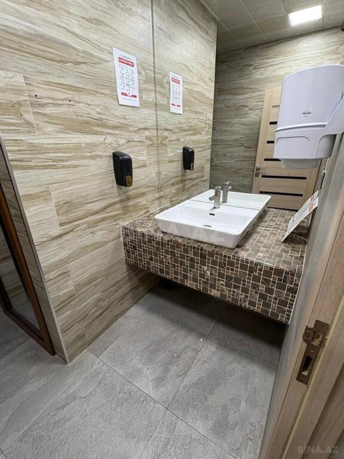 Kirayə verilir 20 otaqlı ofis 2000 m²