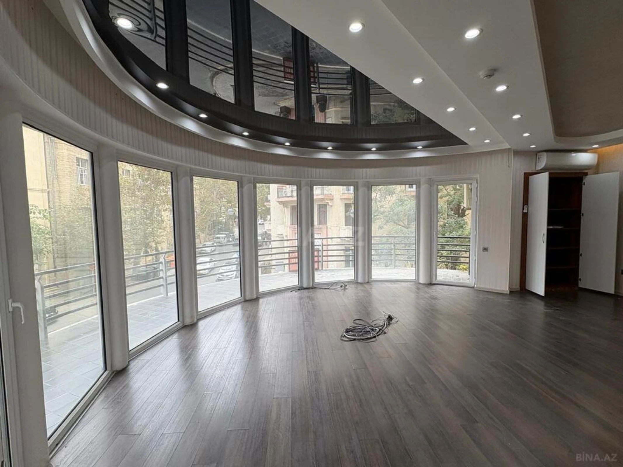Kirayə verilir 20 otaqlı ofis 2000 m²