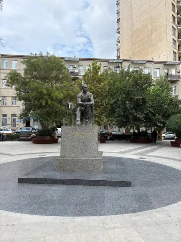 Kirayə verilir 20 otaqlı ofis 2000 m²