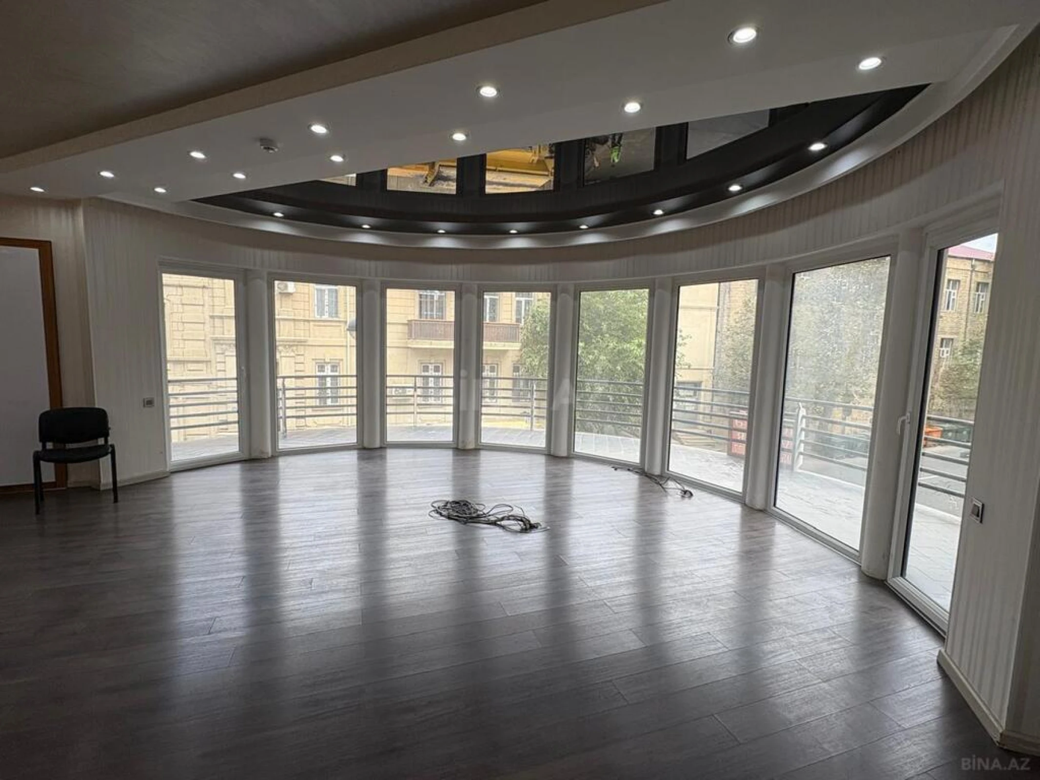 Kirayə verilir 20 otaqlı ofis 2000 m²