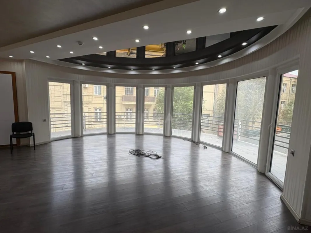 Kirayə verilir 20 otaqlı ofis 2000 m²