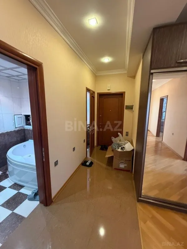 Satılır 2 otaqlı mənzil 108 m²