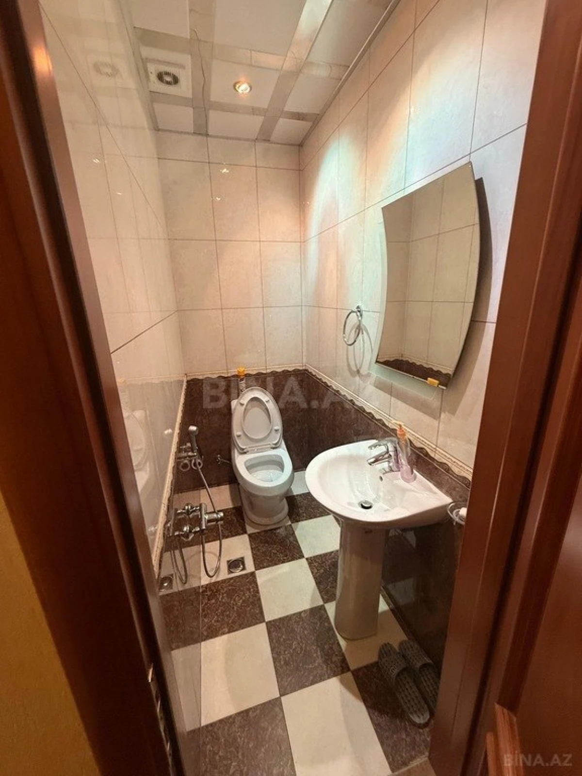 Satılır 2 otaqlı mənzil 108 m²