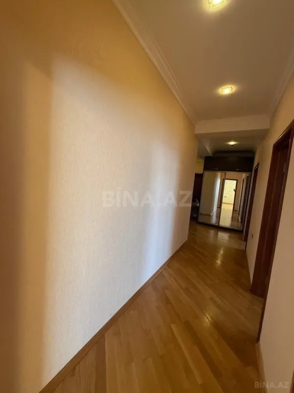 Satılır 2 otaqlı mənzil 108 m²