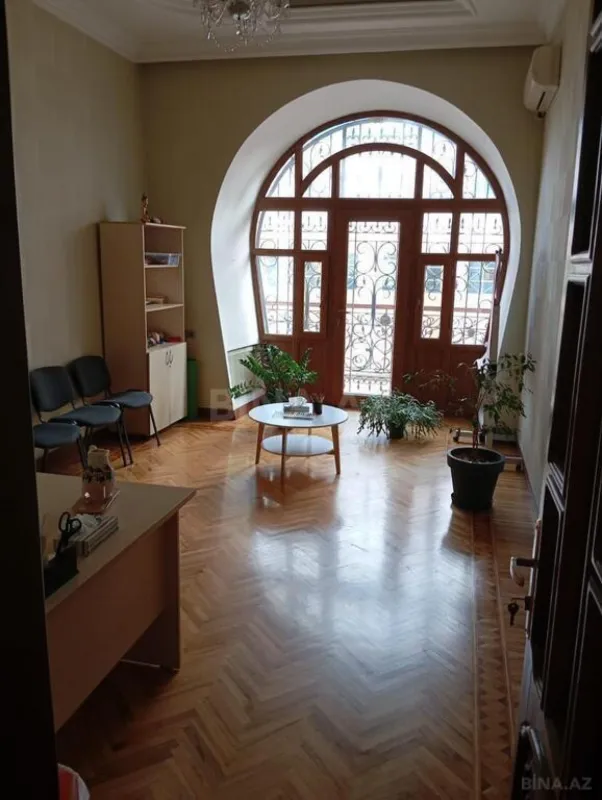 Kirayə verilir 5 otaqlı ofis 300 m²