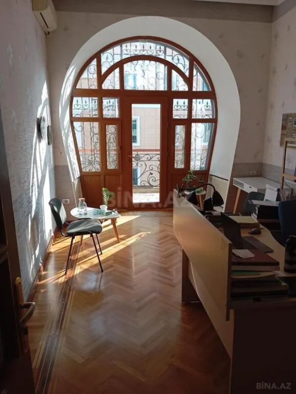 Kirayə verilir 5 otaqlı ofis 300 m²