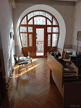 Kirayə verilir 5 otaqlı ofis 300 m²