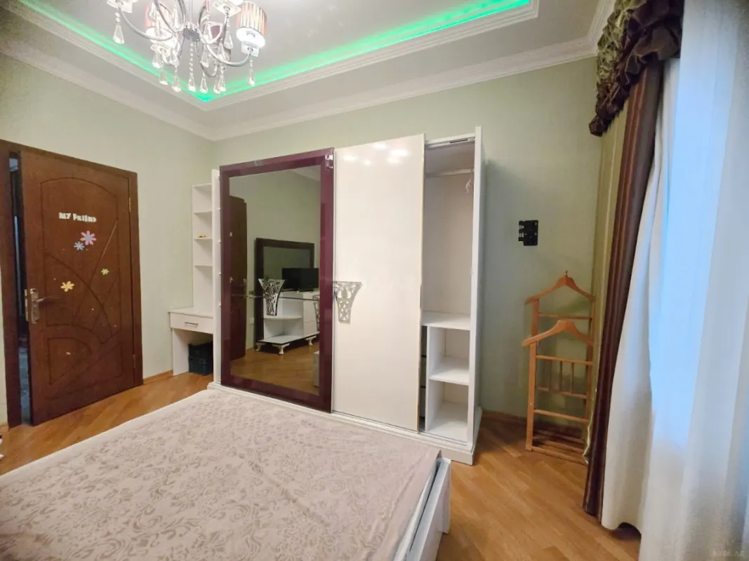 Kirayə verilir 3 otaqlı mənzil 150 m²