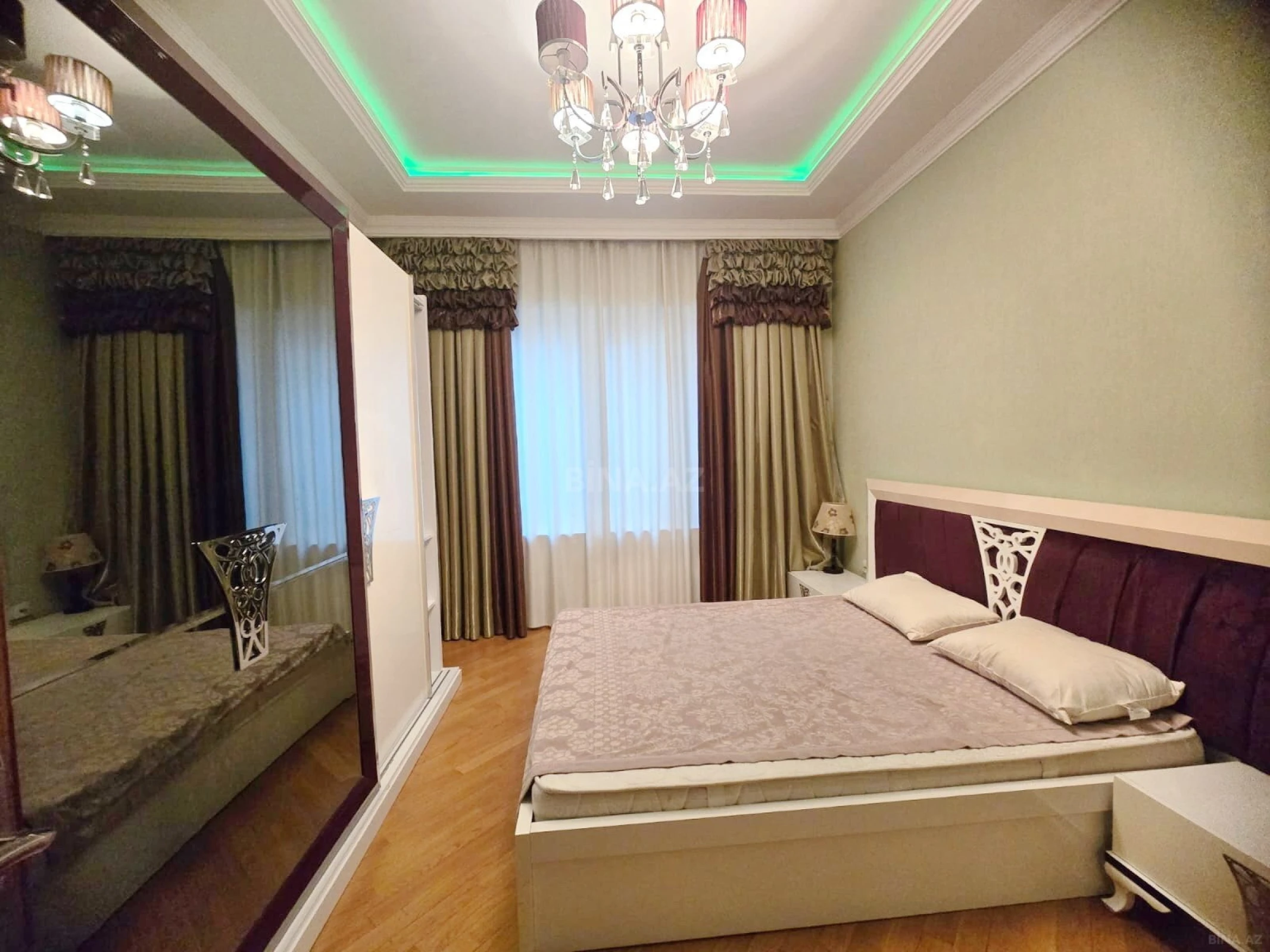 Kirayə verilir 3 otaqlı mənzil 150 m²