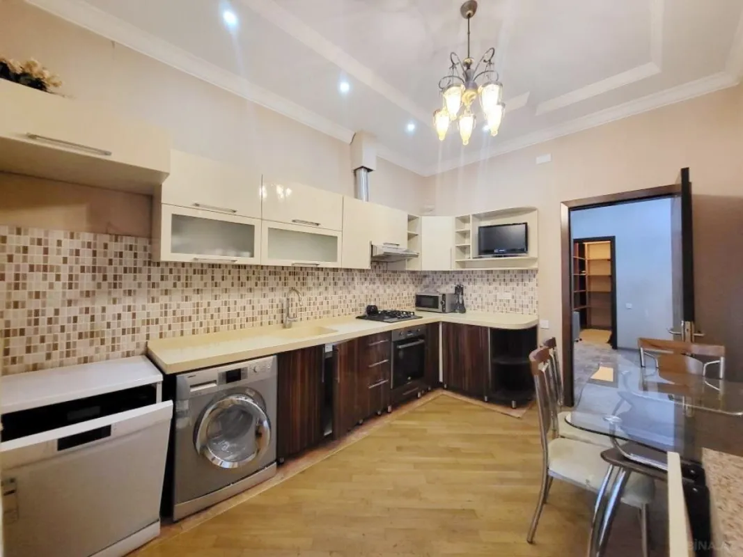 Kirayə verilir 3 otaqlı mənzil 150 m²