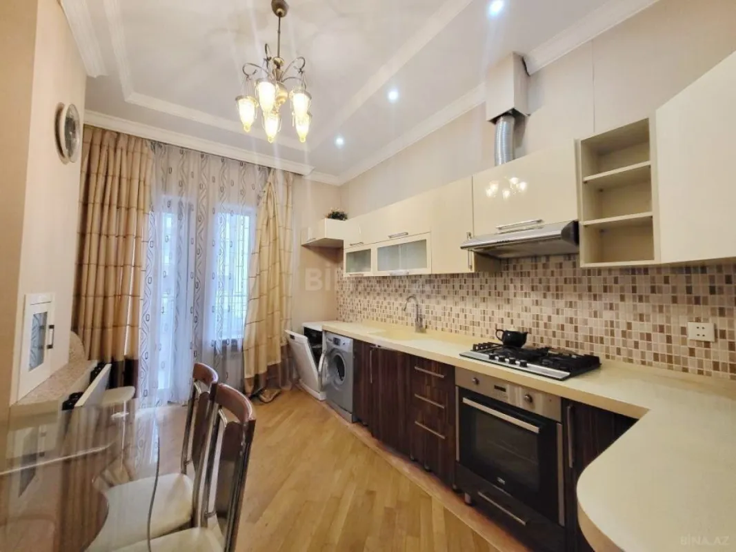 Kirayə verilir 3 otaqlı mənzil 150 m²