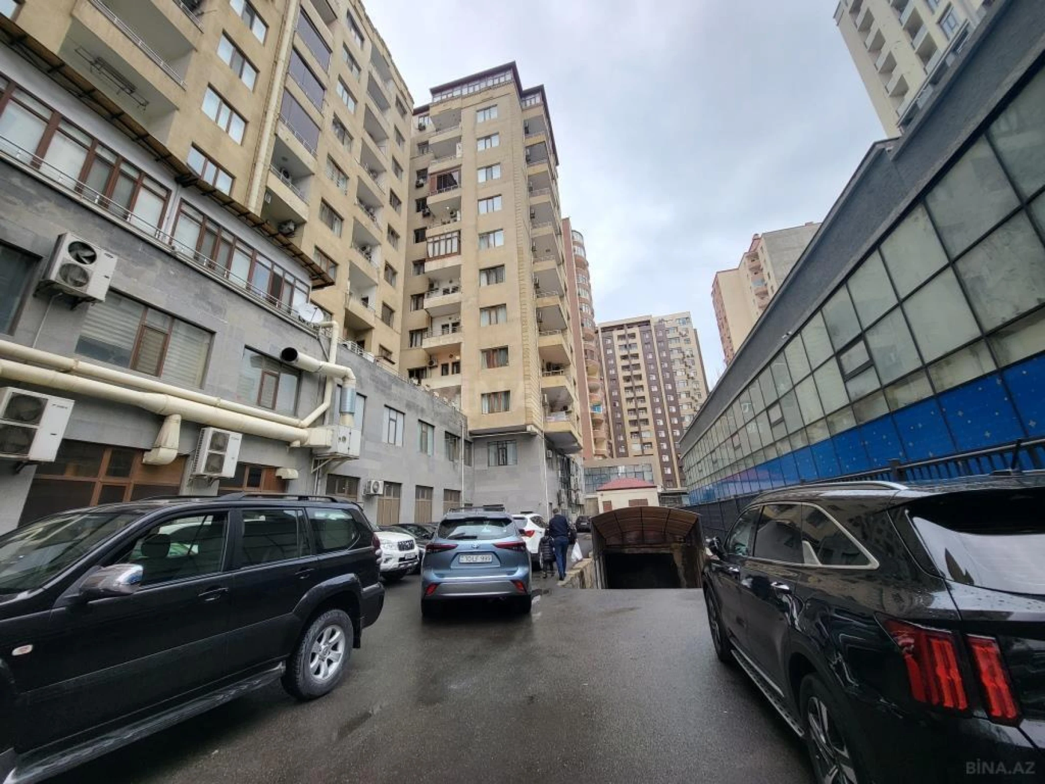 Kirayə verilir 3 otaqlı mənzil 150 m²