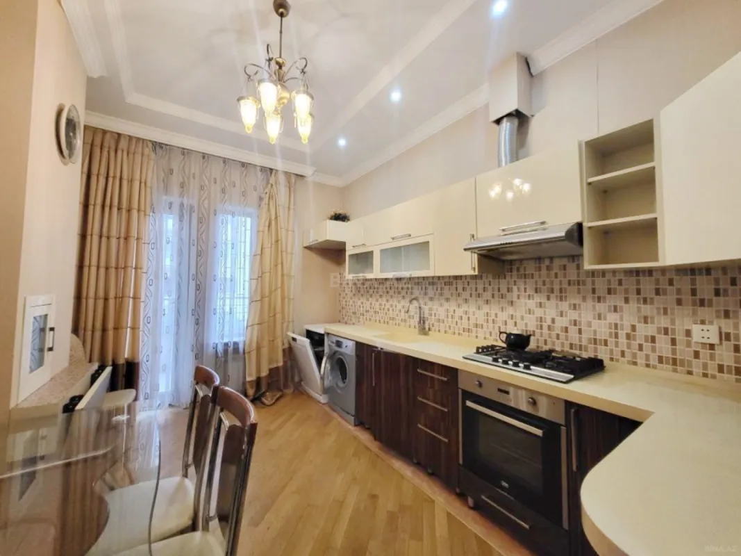 Kirayə verilir 3 otaqlı mənzil 150 m²