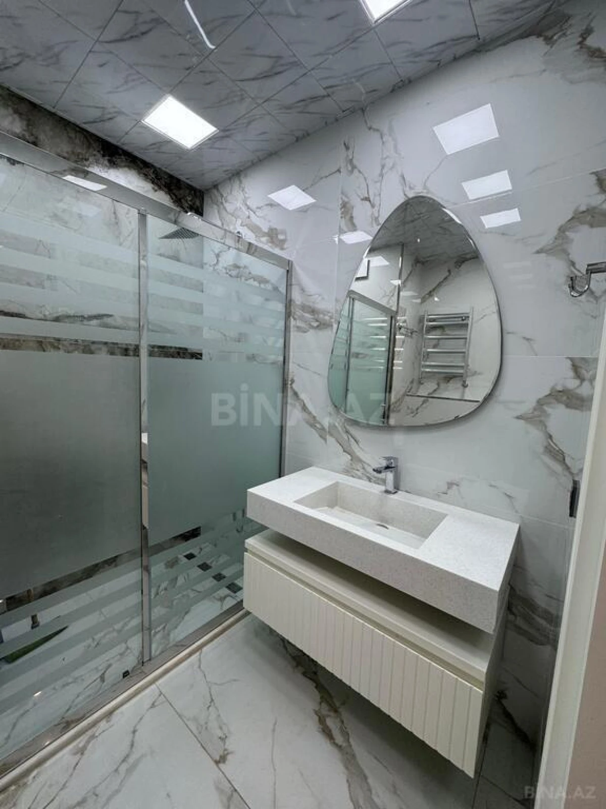 Kirayə verilir 2 otaqlı mənzil 95 m²